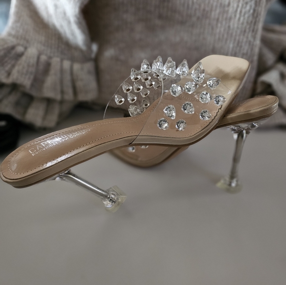👠CAPE ROBBIN Heels (8.5, Clear) - Picture 3 of 9
